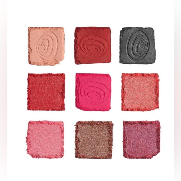 Beetlejuice 'I Myself Am Strange and Unusual Eyeshadow Palette X Revolution - Picture 3 of 11